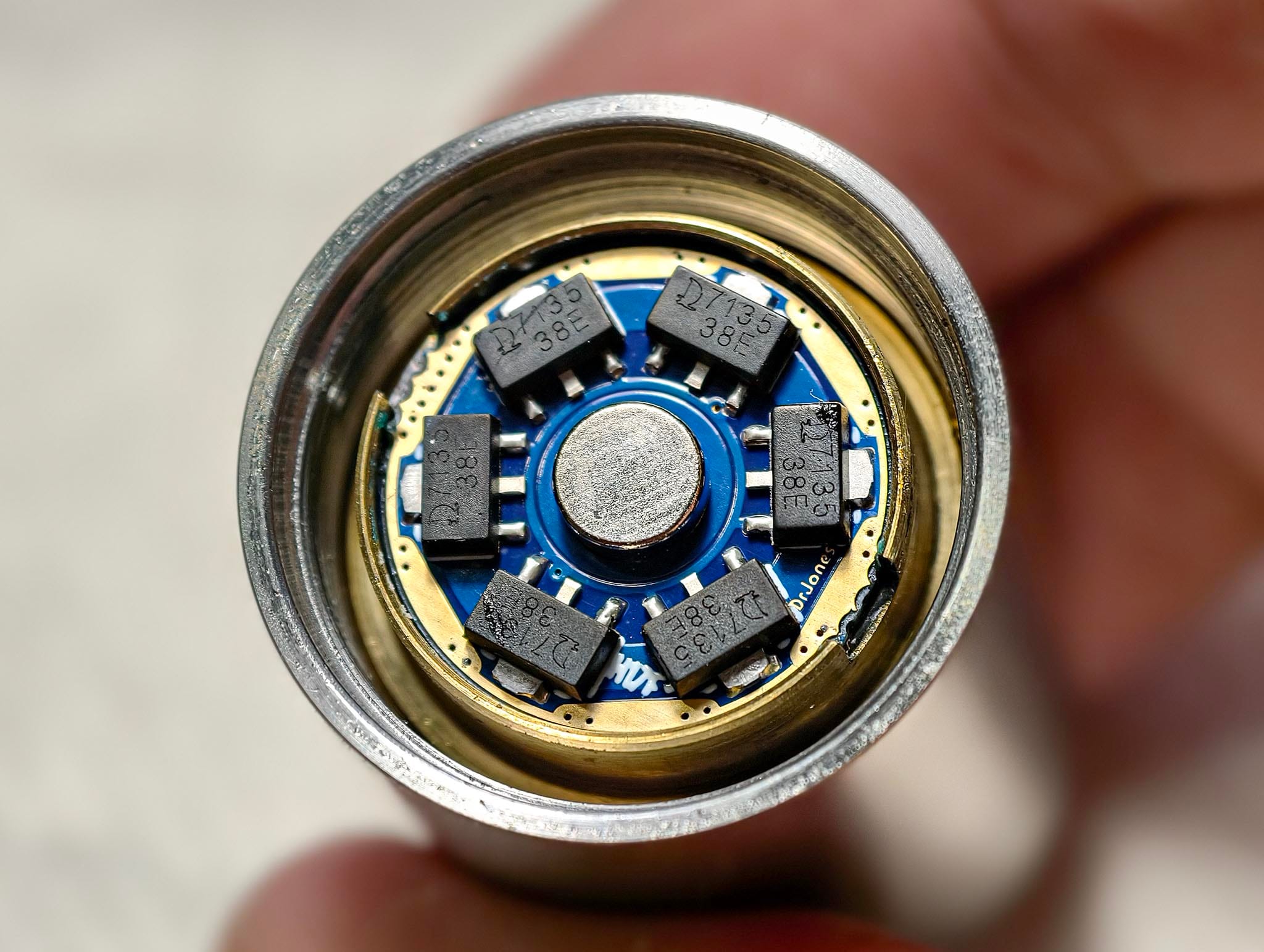 Phần pill đồng thau (brass) chứa driver H17fx