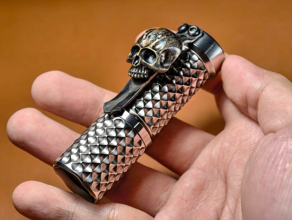 Đèn pin custom hanko trident 10