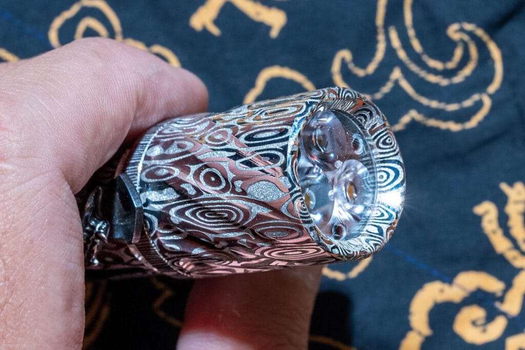 Đèn pin custom hanko trident 7