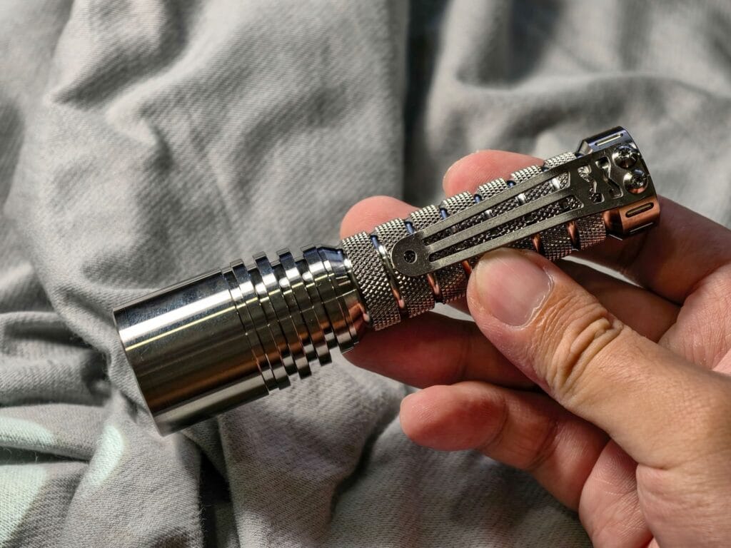 Đèn pin custom mirage man 32