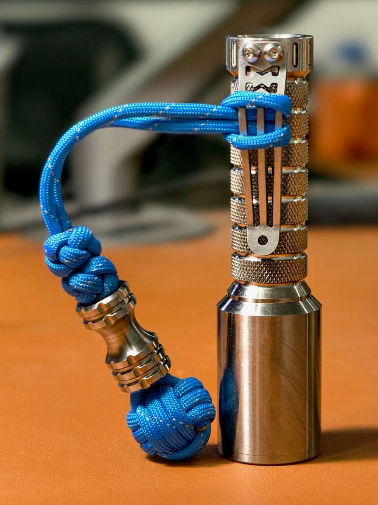 Đèn pin custom mirage man 40