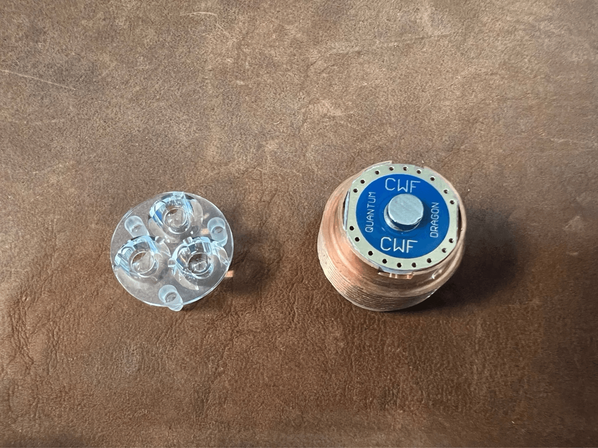Ảnh cụm engine có driver Quantum Dragon của CWF. Ảnh của cwfcustomflashlights.com