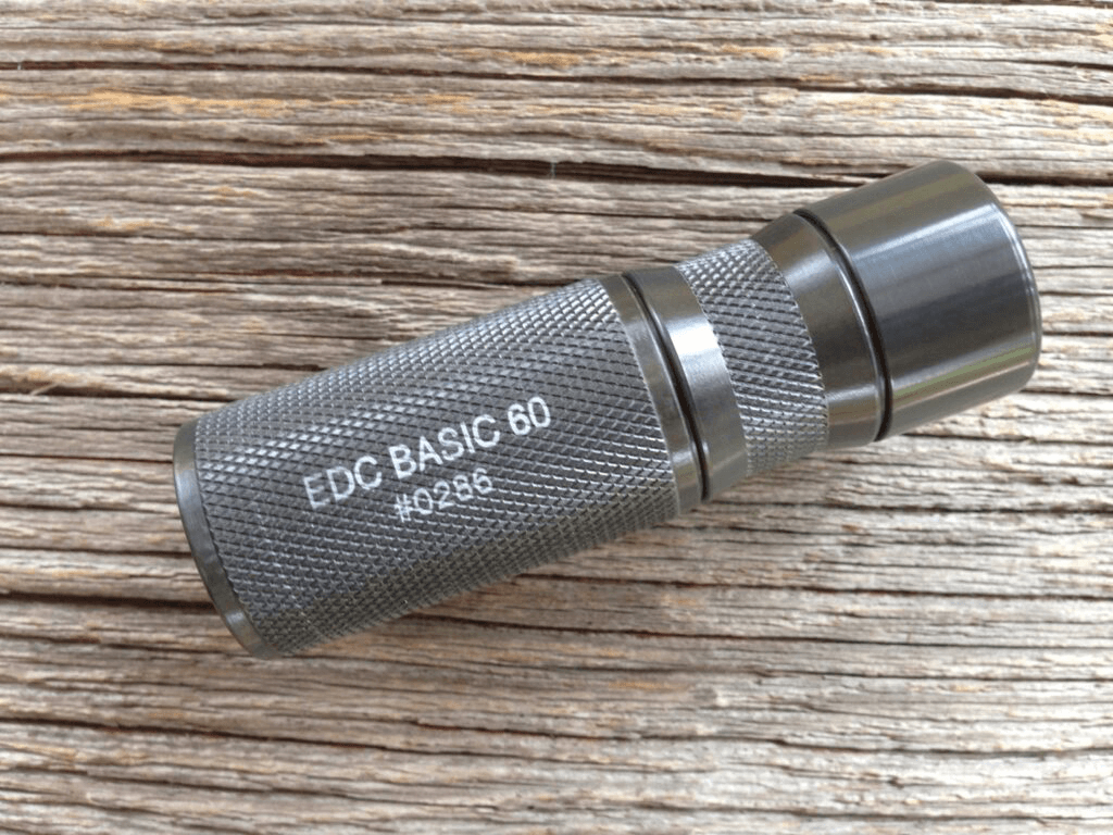Một chiếc đèn EDC Basic 60 của thành viên jds1
