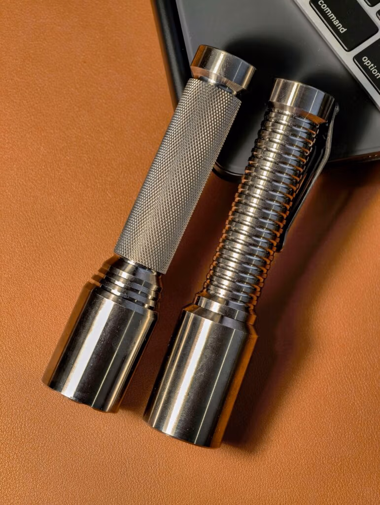 Đèn pin custom mirage man 26