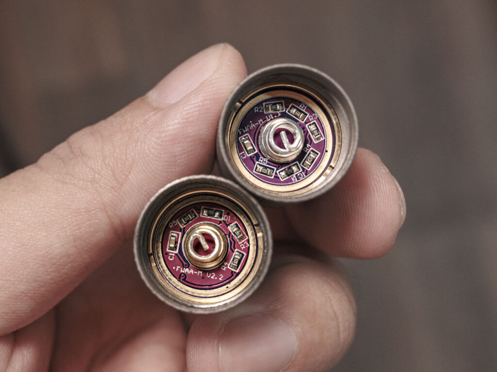 Đèn pin lumintop fw1aa titanium 3